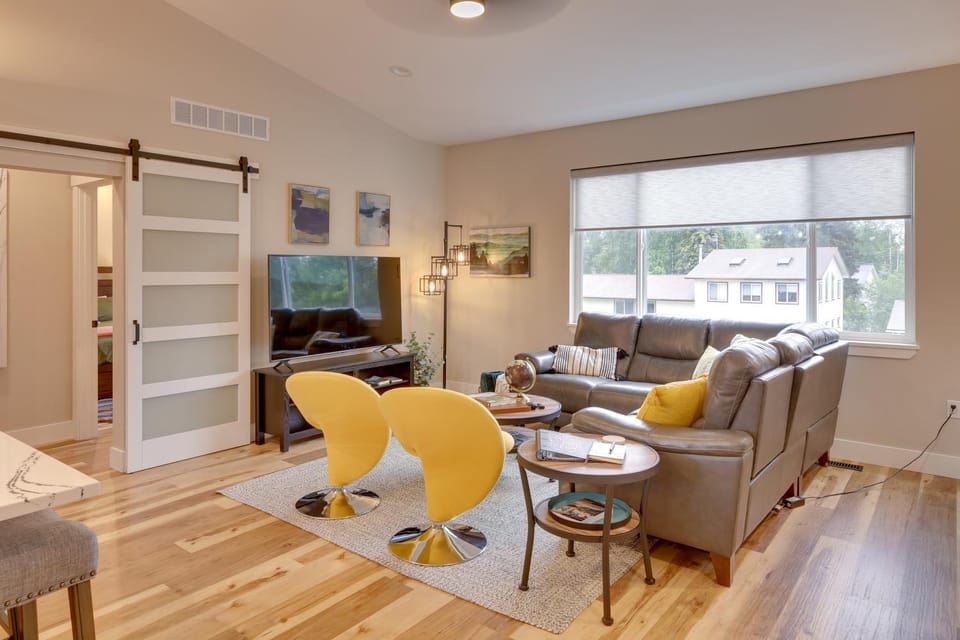 Anchorage Apartment w/ a View ~ 3 Mi to Airport Apartment in Anchorage