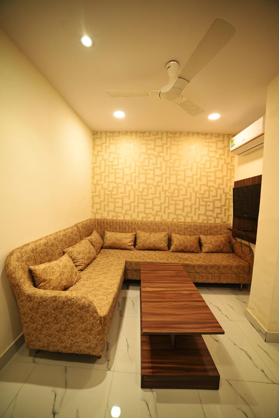 OVEL HOTEL (SKY VIEW) Hotel in Ludhiana