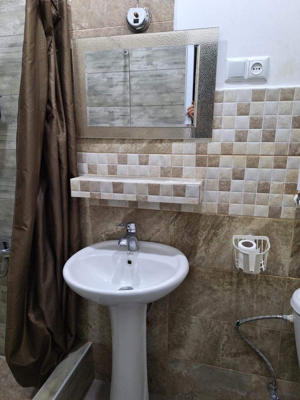 Shower, Toilet