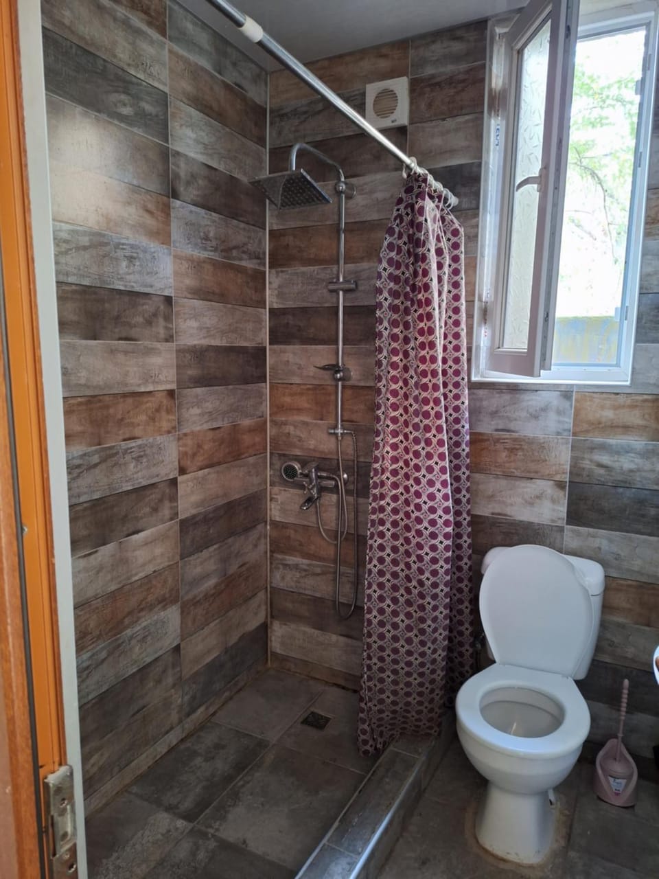 Shower, Toilet, Bathroom, towels