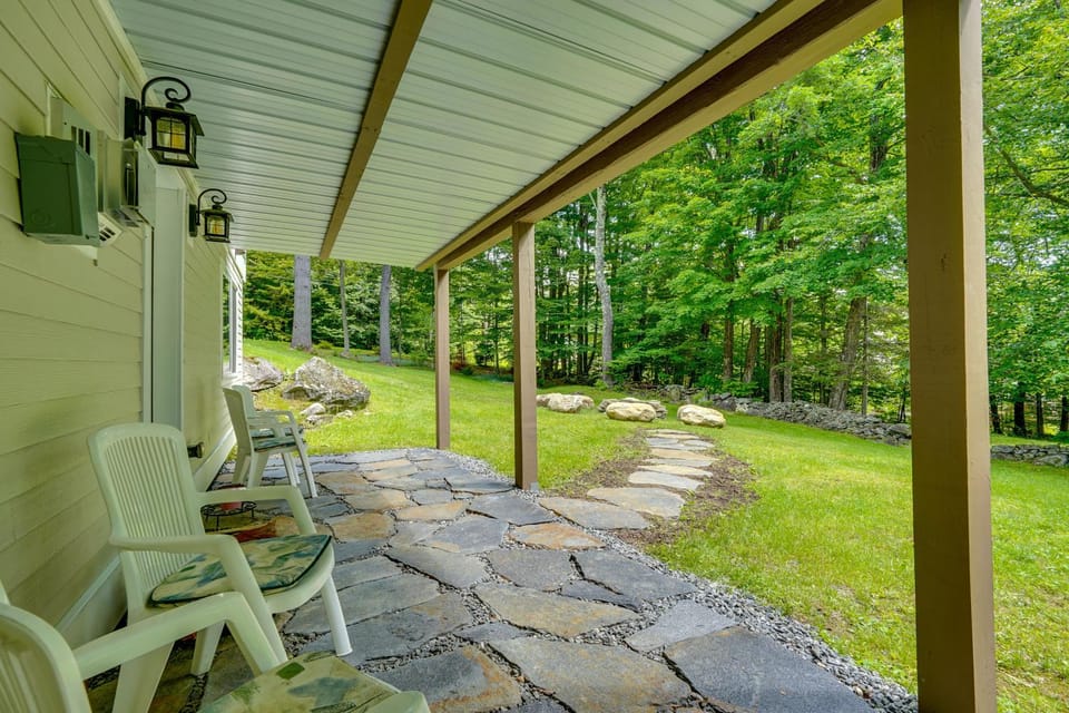Relaxing Home Mins from Mt Snow, Hiking, & Lakes House in Dover