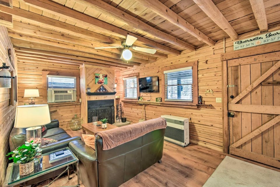 Blairsville Cabin w/ Fire Pit, 7 Mi to Dtwn! Cabin in Union County