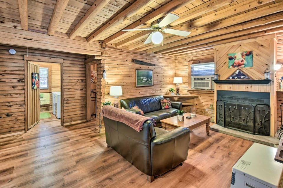 Blairsville Cabin w/ Fire Pit, 7 Mi to Dtwn! Cabin in Union County