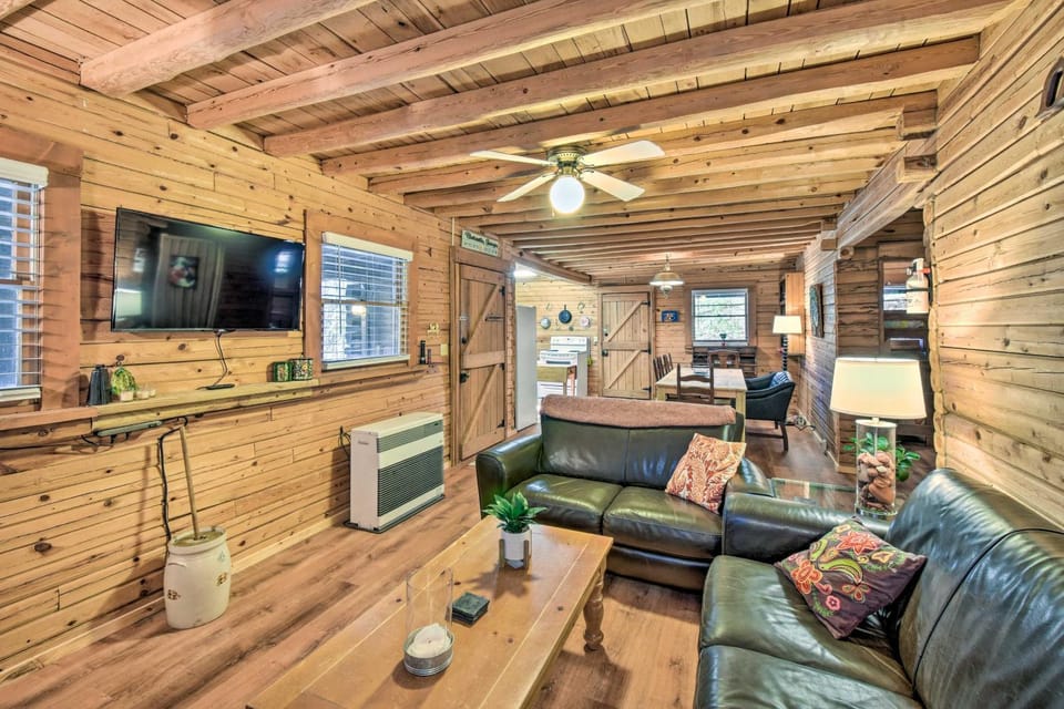 Blairsville Cabin w/ Fire Pit, 7 Mi to Dtwn! Cabin in Union County