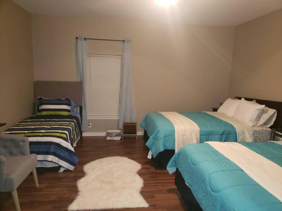 Bed, Living room, Photo of the whole room, Seating area, Bedroom