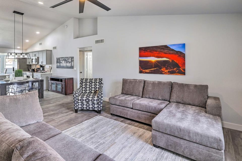 Group Getaway in Glendale < 1 Mi to Westgate! House in Glendale