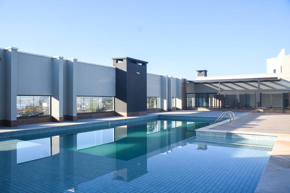 Property building, Day, Pool view, Swimming pool, sunbed