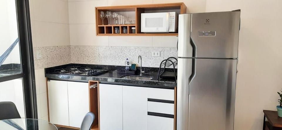 Kitchen or kitchenette, minibar