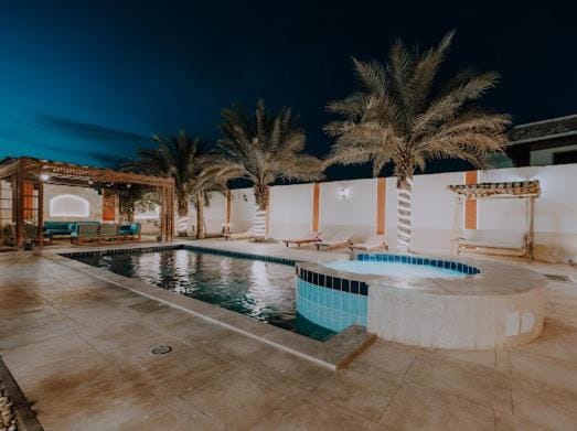 Swimming pool