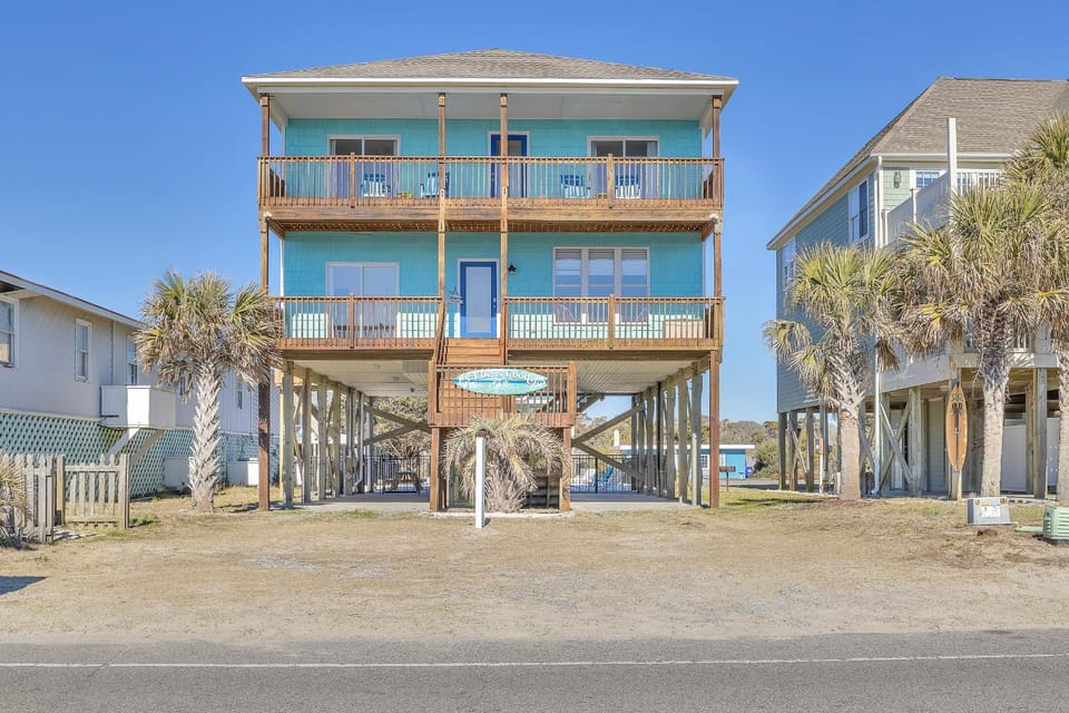 Life Is Good House in Oak Island
