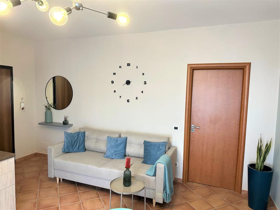 Bed, Living room, Photo of the whole room, Seating area, Bedroom, wardrobe