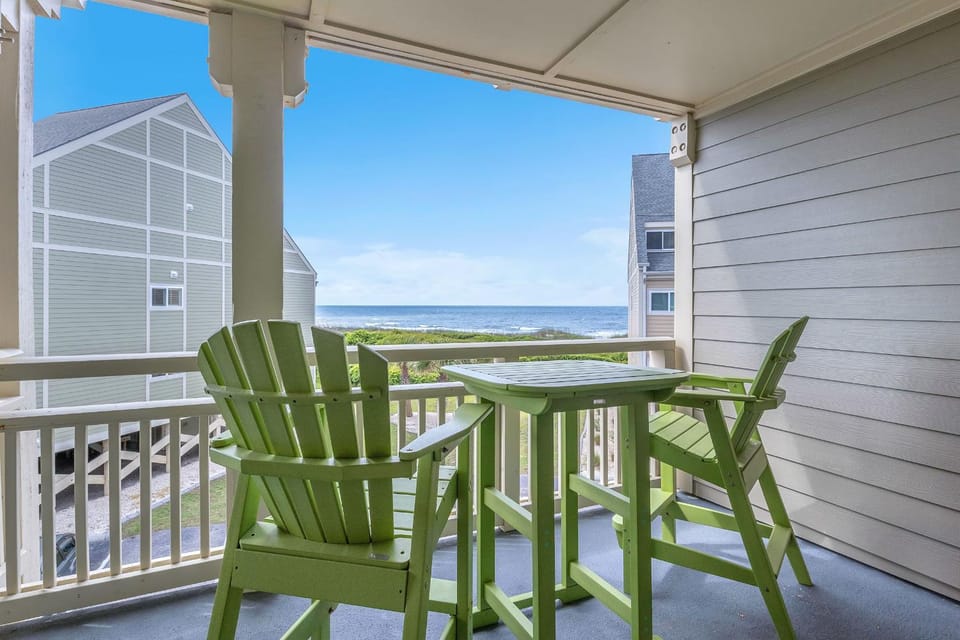 Flip Flop Fantasy by Oak Island Accommodations Apartment in Caswell Beach