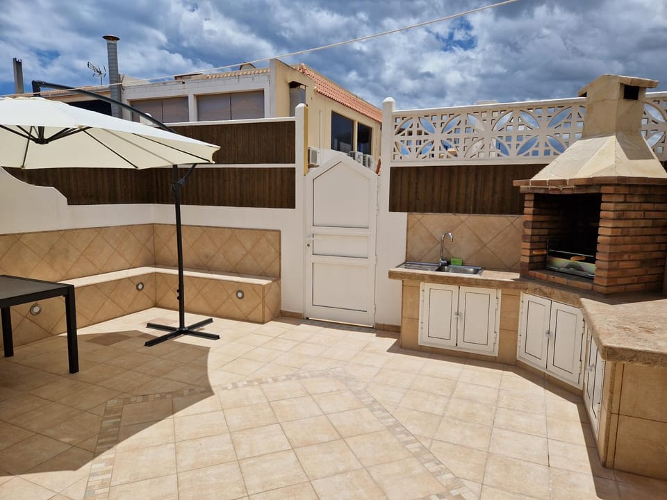 Property building, Patio, Day, Balcony/Terrace