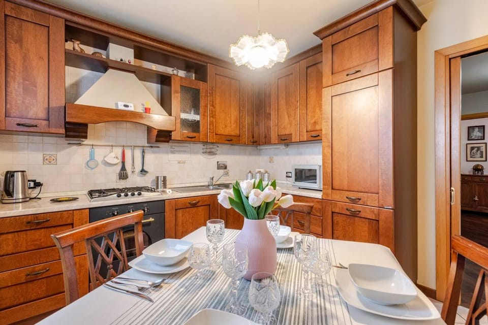 Restaurant/places to eat, Kitchen or kitchenette, Photo of the whole room, Dining area, Breakfast, Seasons, dishwasher, stove, toaster