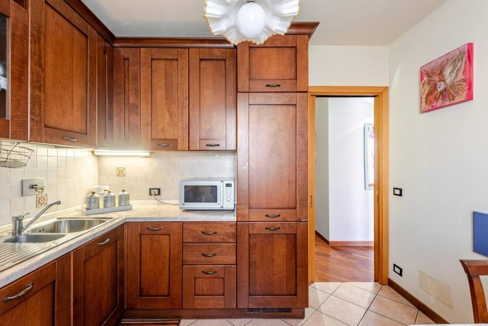 Staff, Guests, Guests, Guests, Breakfast, American breakfast, Quiet street view, stove, stove, toaster, toaster