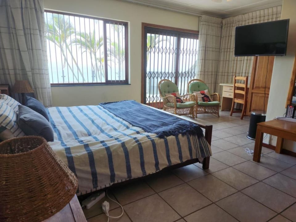 Bed, TV and multimedia, Photo of the whole room, Bedroom, Swimming pool