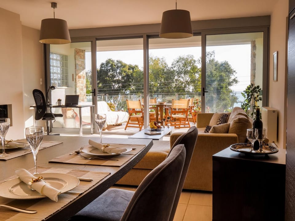 Living room, Seating area, Dining area