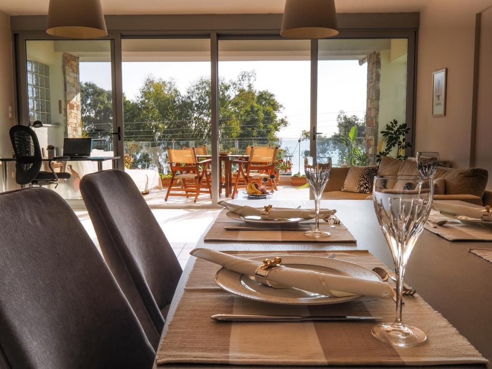 Seating area, Dining area