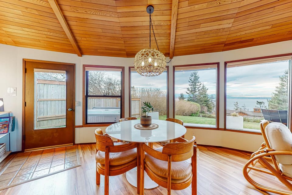 Whidbey Moon Landing House in Greenbank