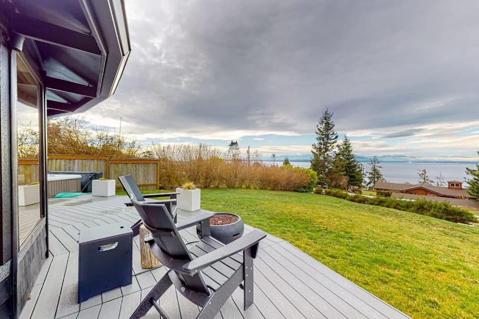Whidbey Moon Landing House in Greenbank
