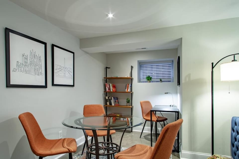 2-BR Petworth Pad Walk to METRO Subway Apartment in District of Columbia