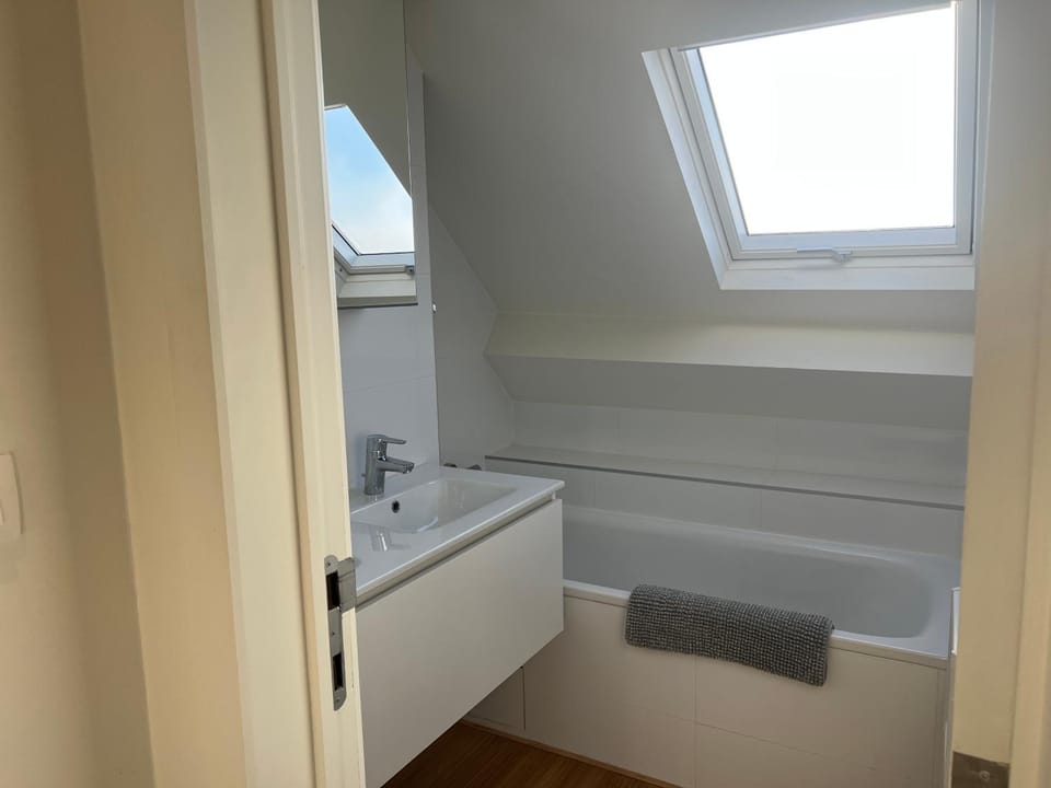 Bathroom, Bath, towels