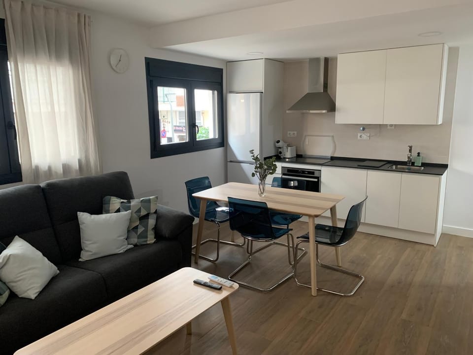 Kitchen or kitchenette, Living room, Dining area, minibar, pet friendly, stove