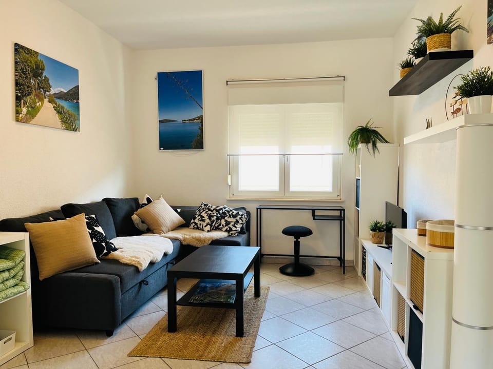 Living room, Photo of the whole room