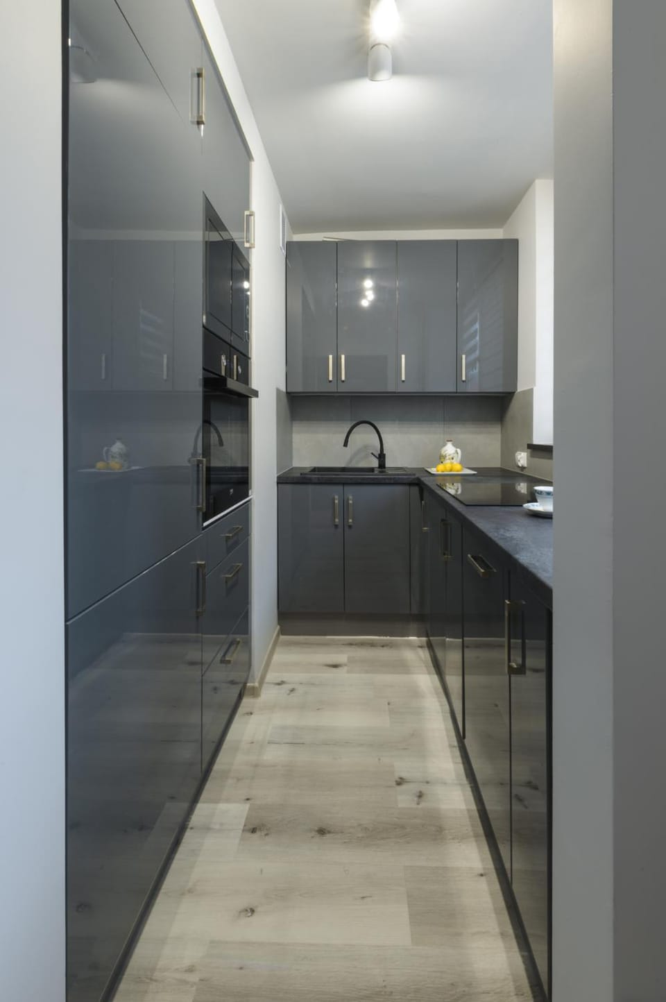 Kitchen or kitchenette, minibar, stove