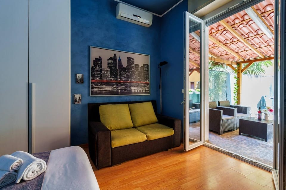 Bed, Photo of the whole room, Bedroom, air conditioner