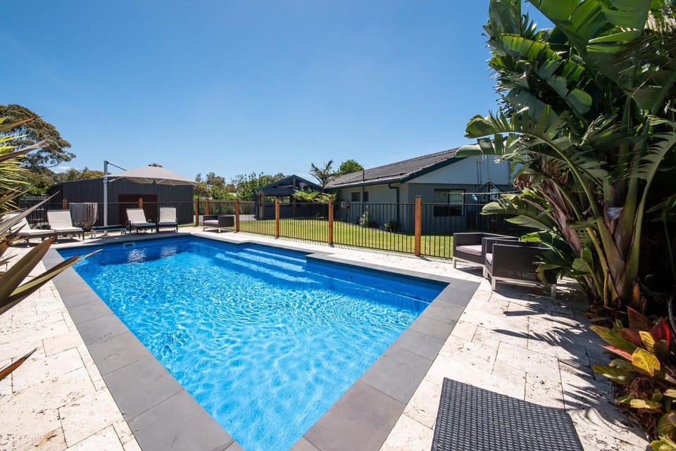 Day, Swimming pool