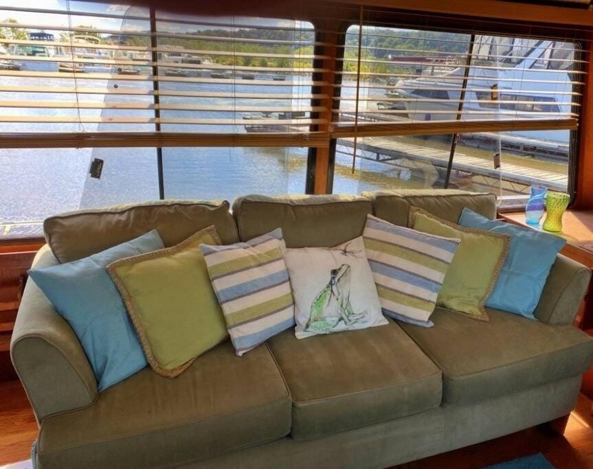 The Lily Pad Boatel Houseboat Docked boat in Iowa