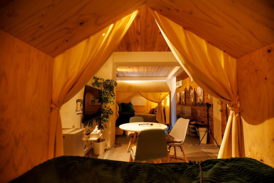 Bed, Living room