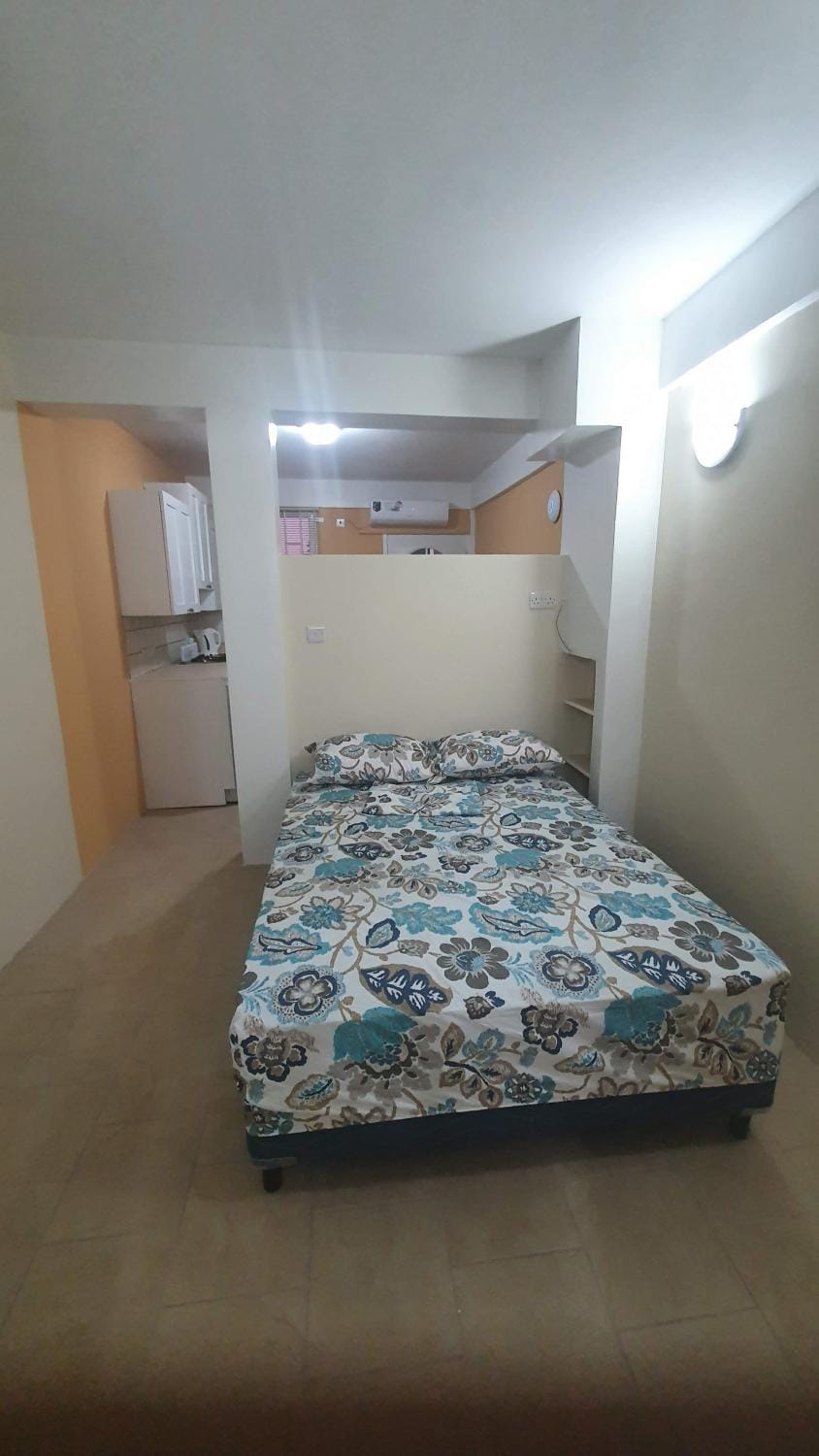 Bed, TV and multimedia, Bedroom, wardrobe, air conditioner