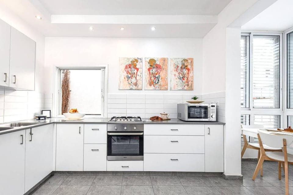 Beachside Apt Modern Comfort & Style by SeaNRent Apartment in Tel Aviv-Yafo