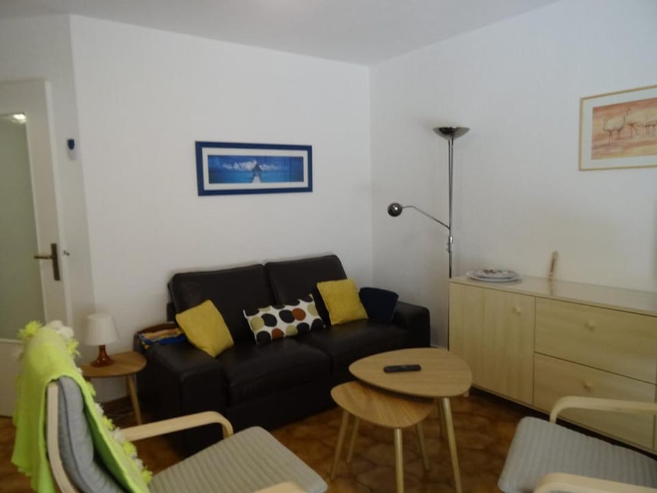 Appartement 2 pièces à Hyères : Port, grande terrasse 62m², proche plages, 4 pers., Wifi, commerces - FR-1-335-184 Apartment in Hyères