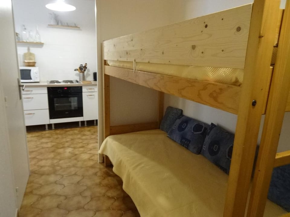 Appartement 2 pièces à Hyères : Port, grande terrasse 62m², proche plages, 4 pers., Wifi, commerces - FR-1-335-184 Apartment in Hyères