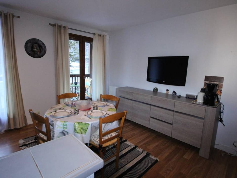 Luchon T3 balcon sud, parking, petits animaux admis - FR-1-313-220 Apartment in Catalonia