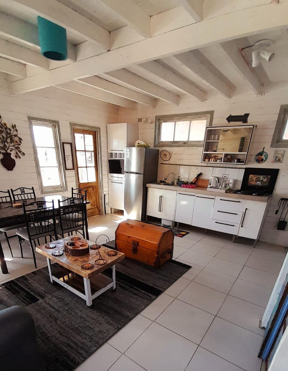 Kitchen or kitchenette, Seating area, Dining area