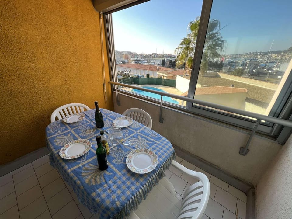 Appartement T2 Cabine avec Piscine, Lave-Vaisselle, Plage à 150m, Animaux Acceptés - FR-1-702-42 Cabin in Agde