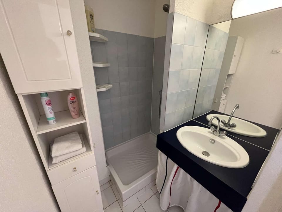 Appartement 4 couchages avec clim, terrasse, piscine et accès direct à la mer - FR-1-387-192 Apartment in Marseillan