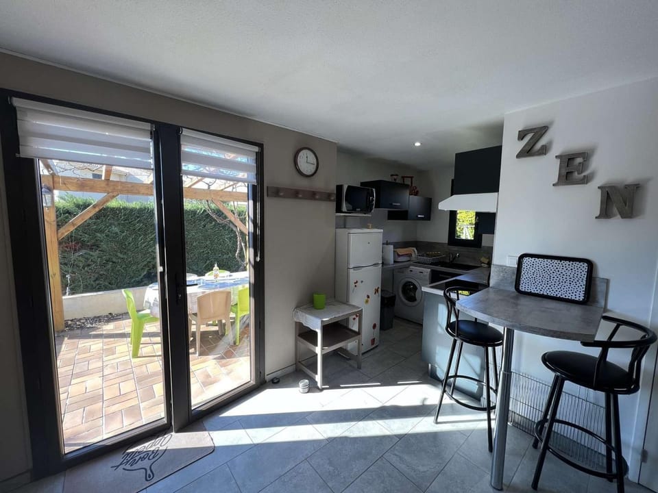 Pavillon avec Jardin, Piscine, Tennis – 7 Pers, 3 Pièces, Proche Plage et Commerces - FR-1-701-52 Apartment in Occitanie