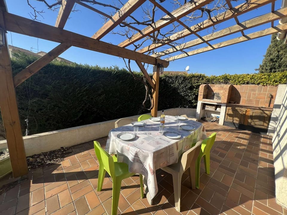 Pavillon avec Jardin, Piscine, Tennis – 7 Pers, 3 Pièces, Proche Plage et Commerces - FR-1-701-52 Apartment in Occitanie