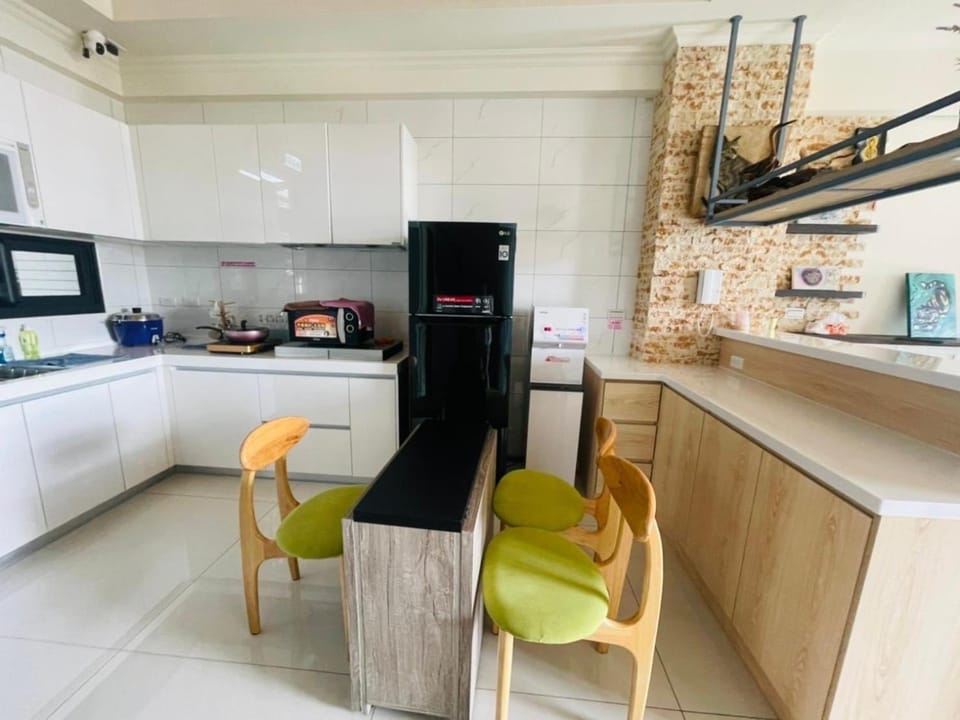 Restaurant/places to eat, Kitchen or kitchenette