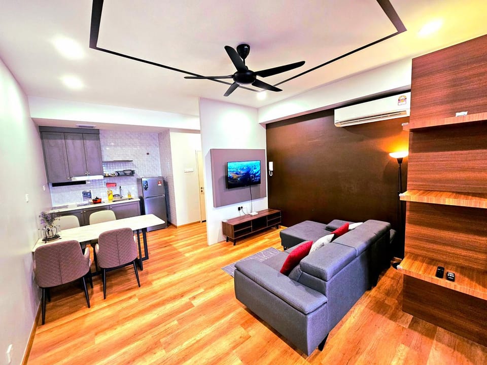 Communal lounge/ TV room, Bed, TV and multimedia, Kitchen or kitchenette, Living room, Photo of the whole room, Seating area, Dining area, Evening entertainment, Bedroom, fireplace, minibar, oven
