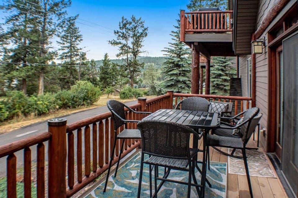 Juniper Bay Getaway Apartment in Flathead Lake
