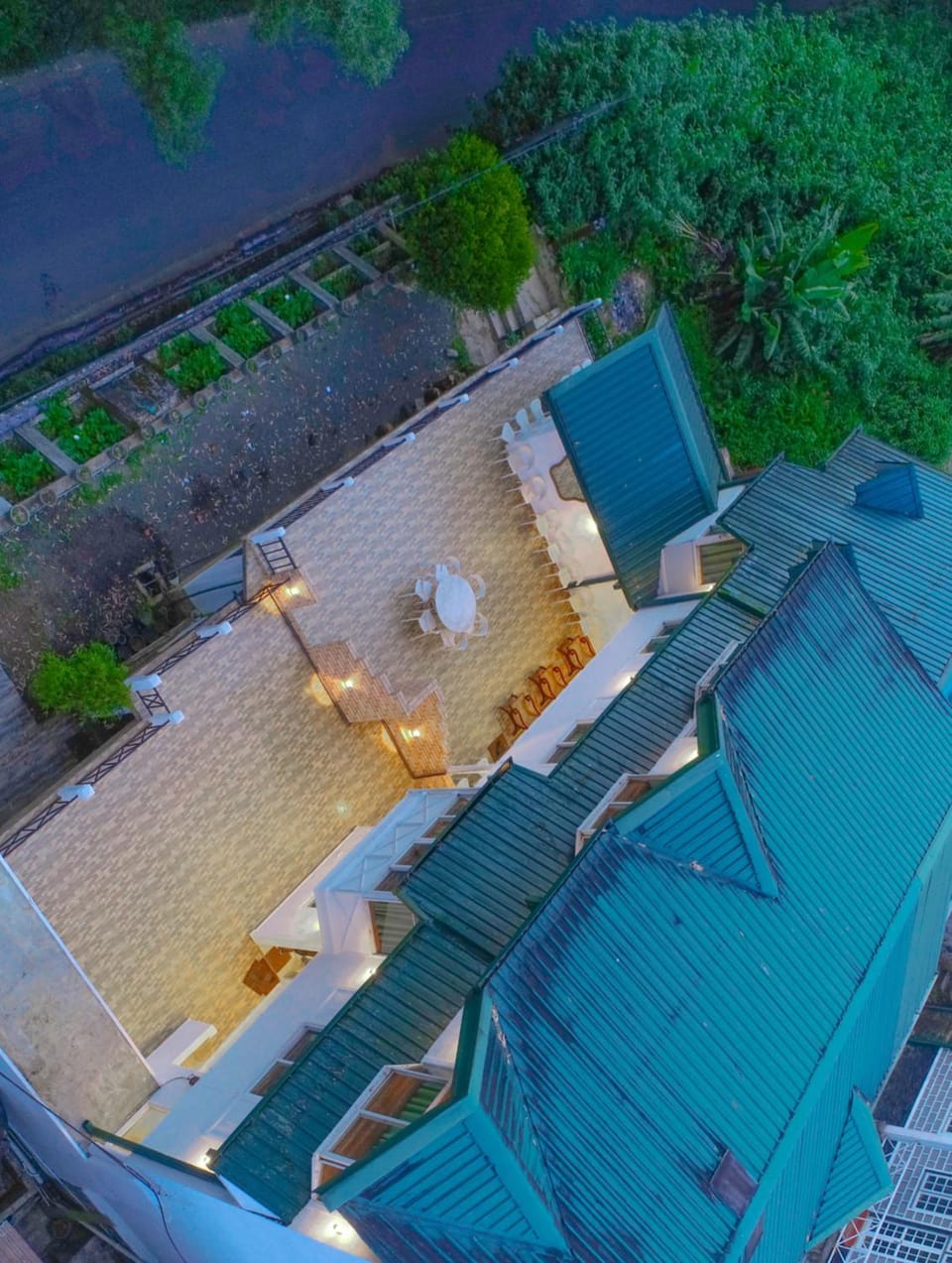 Property building, Patio, Day, Garden, Garden view