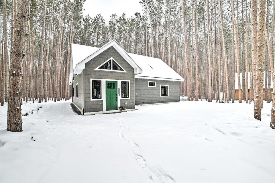 Bellaire Family Cabin: All-Season Retreat! Cabin in Michigan