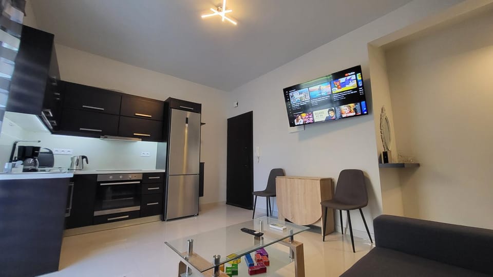 Communal lounge/ TV room, TV and multimedia, Kitchen or kitchenette, Dining area, Evening entertainment, pet friendly, stove