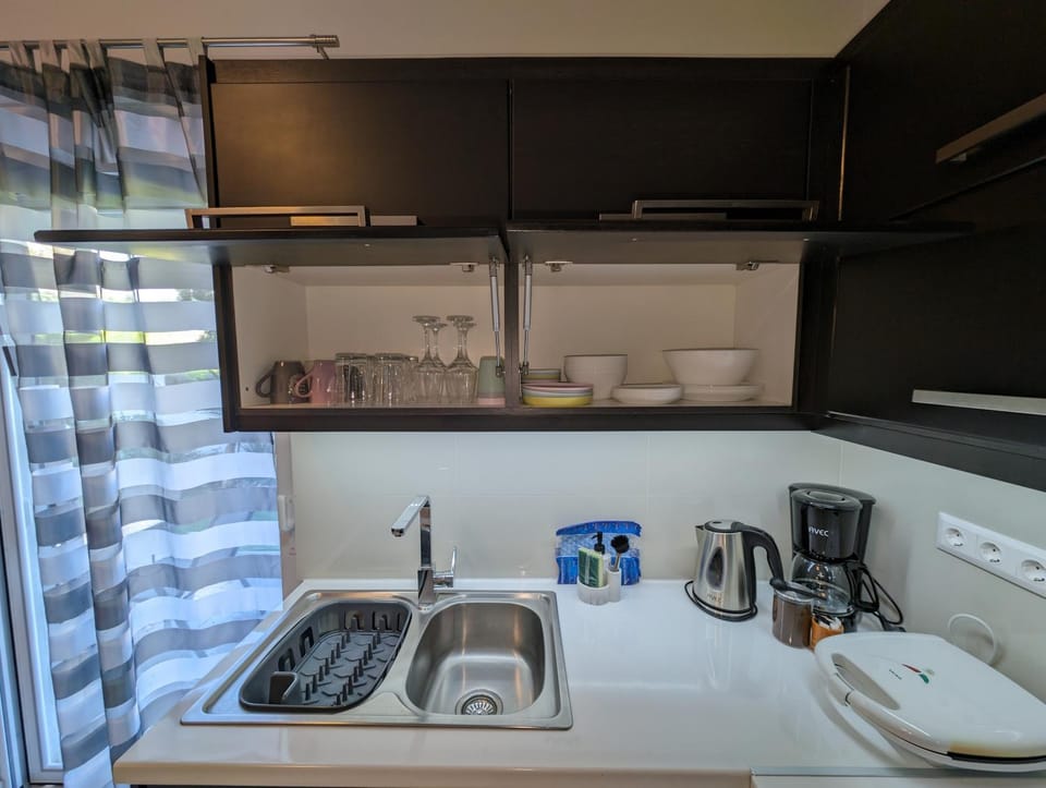 Kitchen or kitchenette, pet friendly, stove